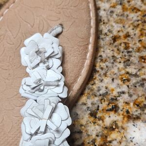 BOC Born Comfort Sandals White Flower Buckle Slingback Flops Thongs size 10